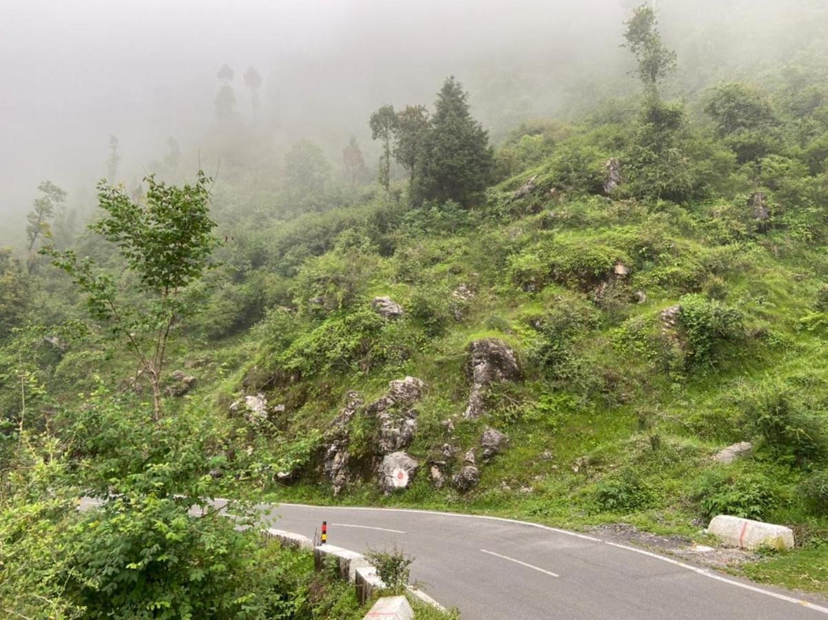 Icebergs Mussoorie - A Boutique Stay And 24 Hrs Roof Top Cafe Exterior foto